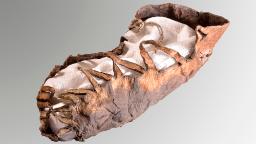 Para arkeolog menemukan sepatu anak-anak berusia 2000 tahun
